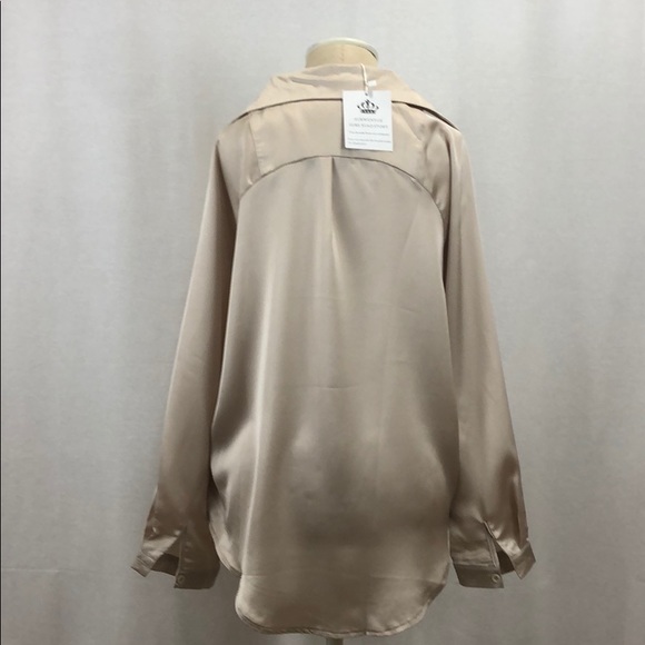 Woman’s blouse - Picture 3 of 4